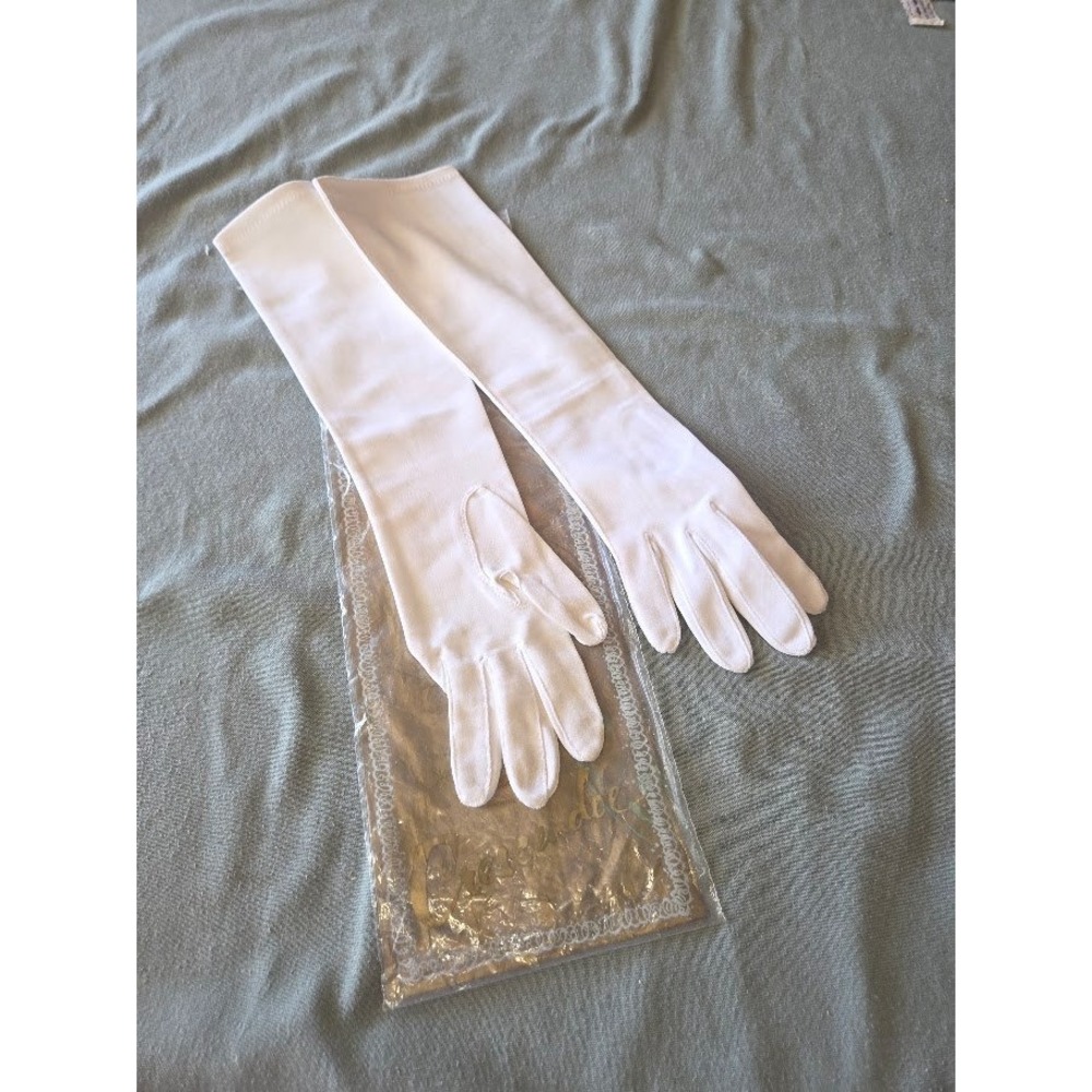 Crescendoe White Opera Length Evening Gloves